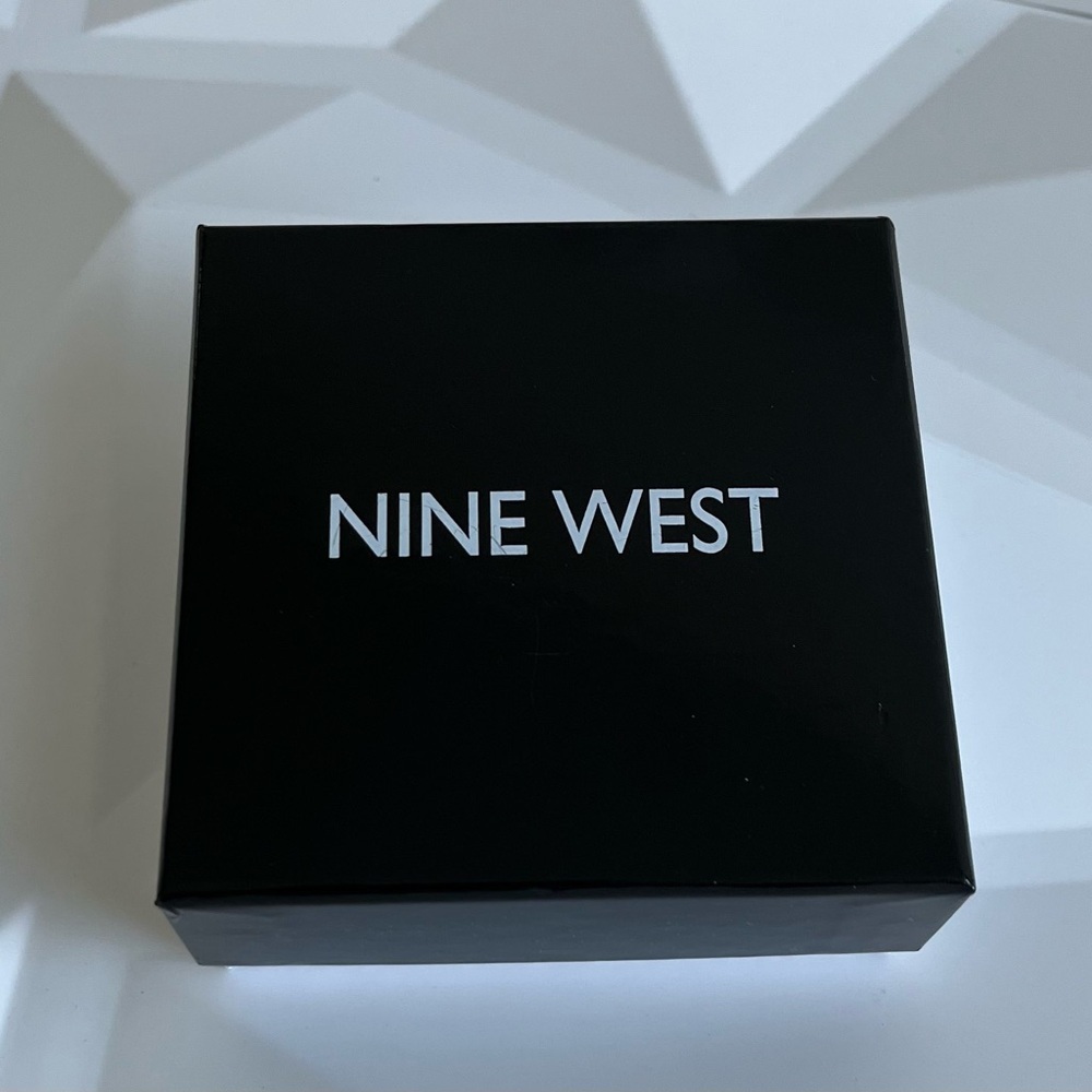 Nine West Gold and Green Earring Emerald Green Color - Picture 7 of 9